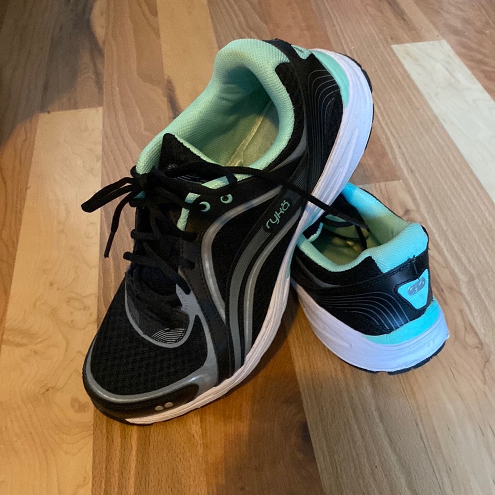 Women’s 8 Ryka “Sky walk” walking shoes worn only once!!